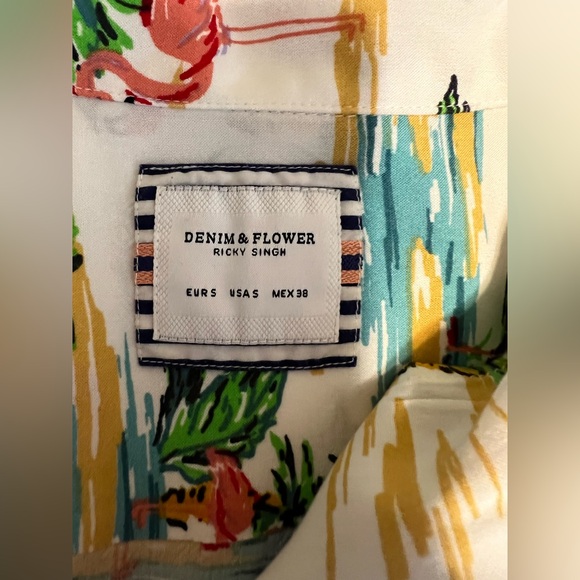 🔥3 for $15🔥Denim & Flower Flamingo and Palm Print Shirt Size Small Button Down - Picture 4 of 8